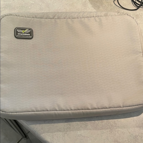 CheckMate Checkpoint Friendly Computer Case - Picture 2 of 7